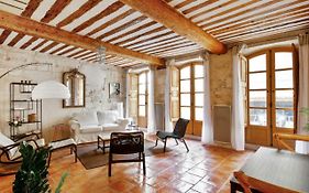 Charming Traditional Flat With Garage At The Heart Of Avignon - Welkeys